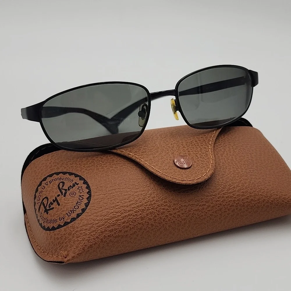Ray-Ban Brown‎ Leather Sunglasses And Case